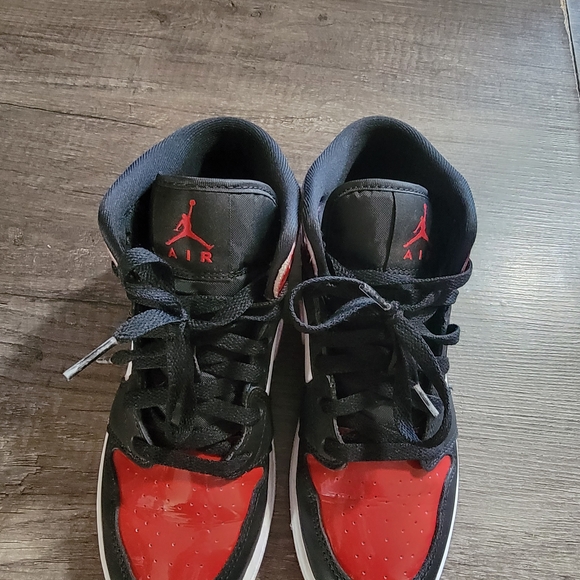 Nike Kids Sneakers Black and Red - Picture 6 of 6